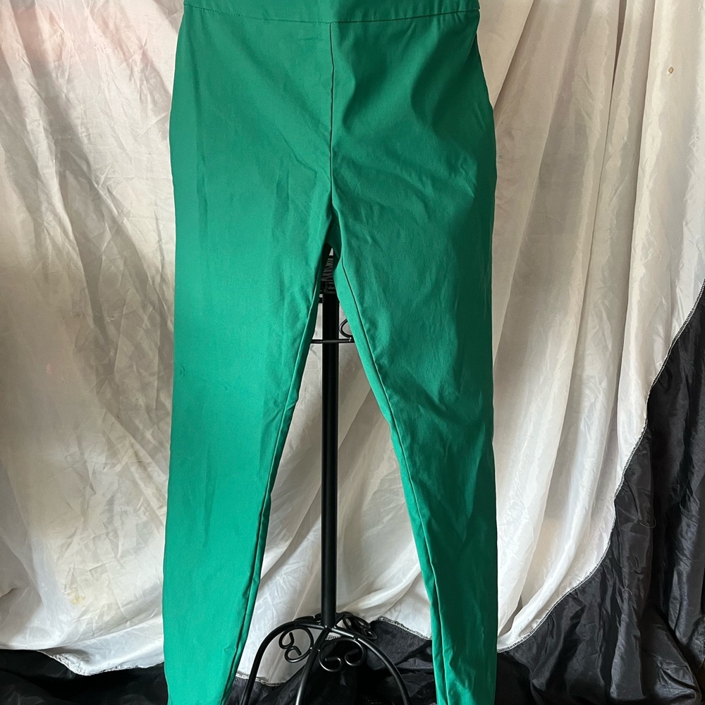 New York & Company Emerald Green Cropped Pants